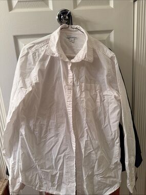 Men’s Amazon Essentials White Long-Sleeve Button Shirt size large